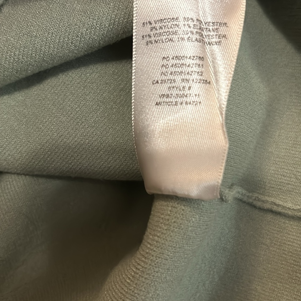 Aritzia Wilfred Free Souvenir Sage Green V neck Sweater size 2 - Picture 6 of 6
